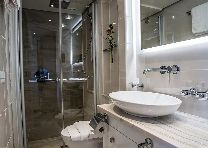 Hotel Hotelship Ms Oscar Wilde 4*